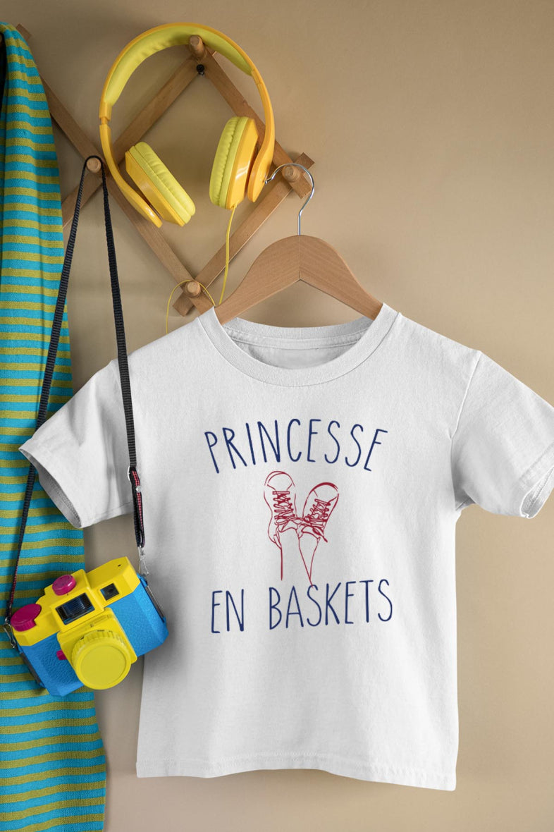 TEE-SHIRT PRINCESSE EN BASKET blanc